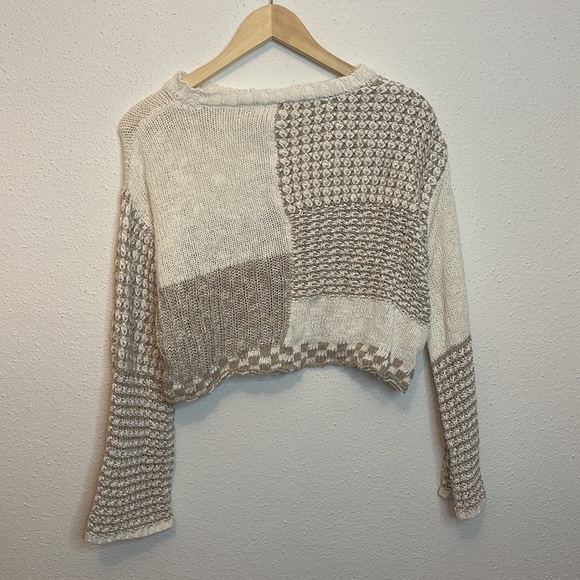 By Together Knit Color Block Cream and Tan Cropped Sweater Size Small - Picture 4 of 6